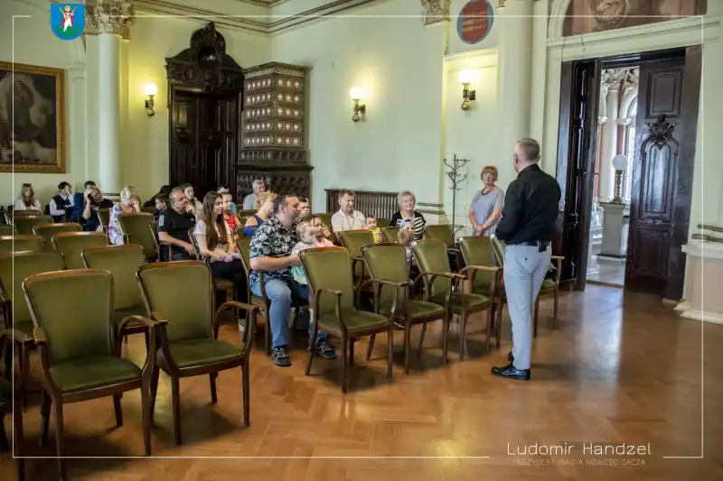 Nowy Sącz: Angaże dla osób pełniących funkcję rodziny zastępczej oraz osób prowadzących Rodzinne Domy Dziecka