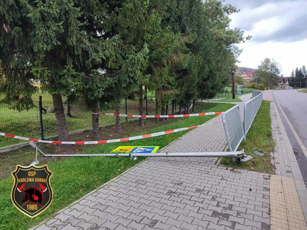 Kolizja w Królowej Górnej: BMW wpadło w poślizg i uderzyło w drugi samochód