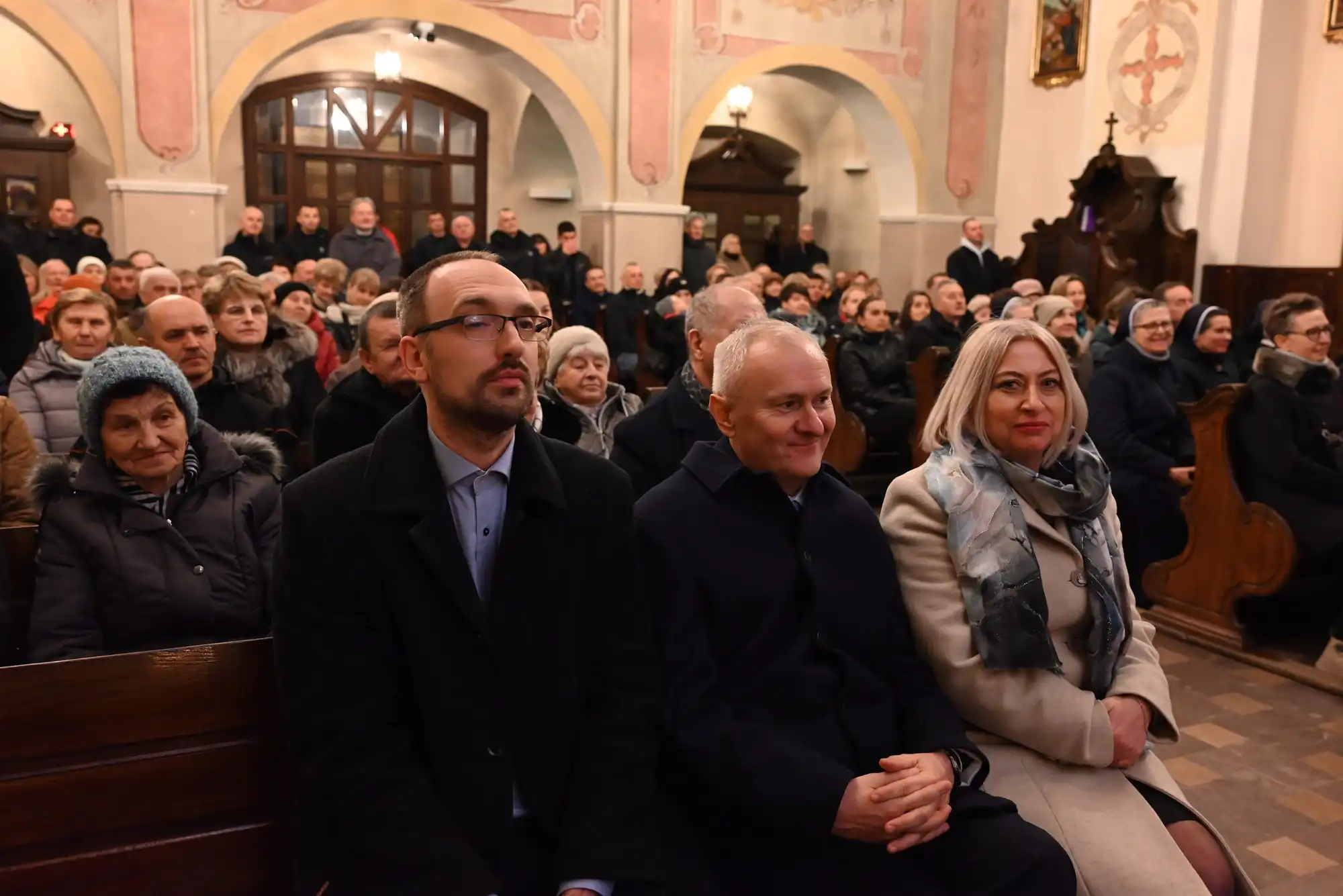 Rekonstrukcja płaskorzeźby sukni koronacyjnej Matki Bożej Tuchowskiej trafiła do Sanktuarium