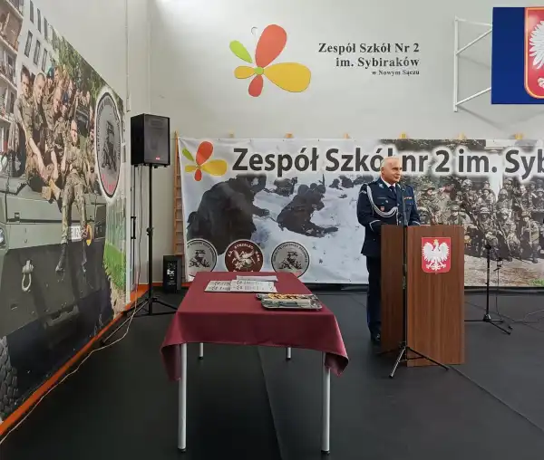 Komendant Policji na przysiędze w Nowym Sączu: honor, odpowiedzialność, gotowość do służby