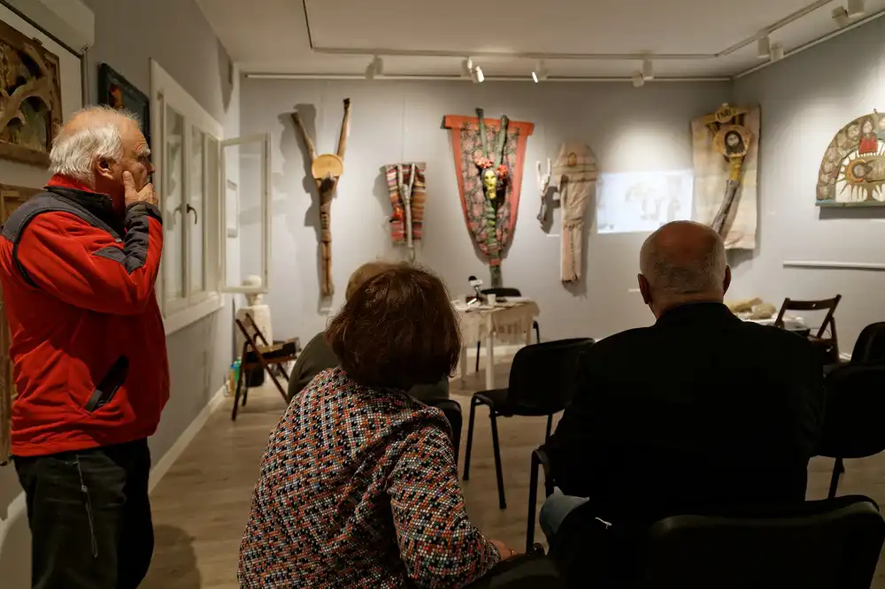 Poetyckie spotkanie z Julianem Klamerusem w Muzeum Nikifora