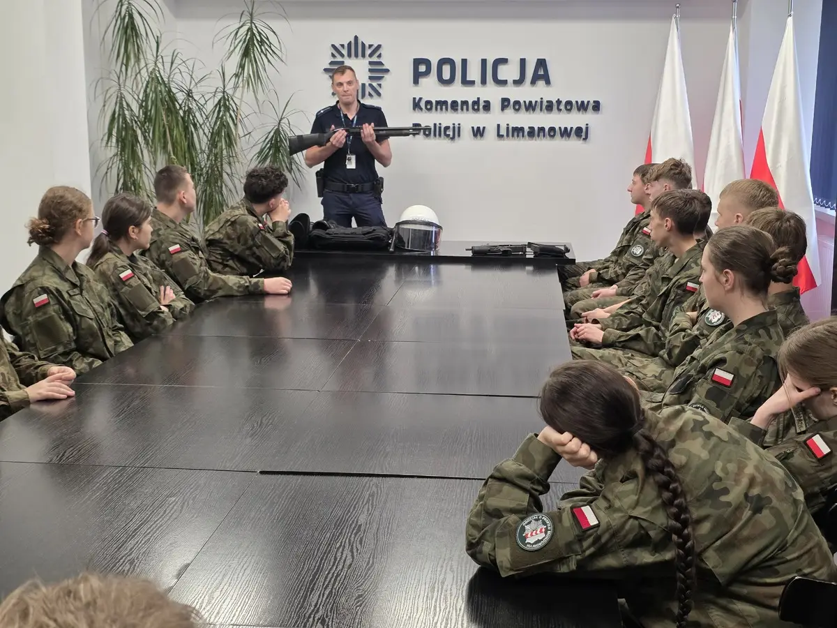 Mundur bez tajemnic. Młodzież odkrywa realia pracy w policji