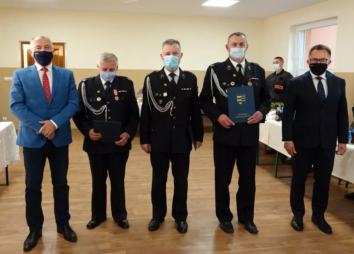 Promesa i honorowe odznaczenia dla strażaków ochotników z OSP w Zabrzeży