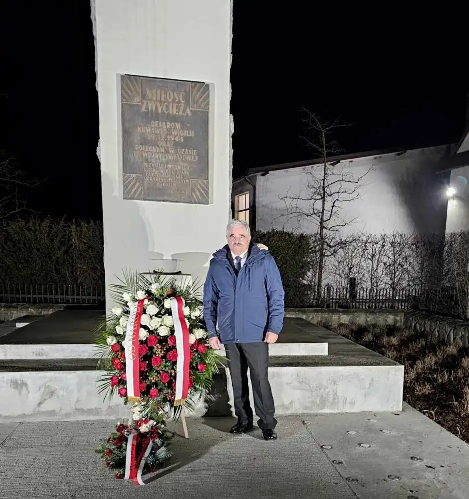 Prezydent Duda upamiętnił ofiary Krwawej Wigilii w Ochotnicy Dolnej