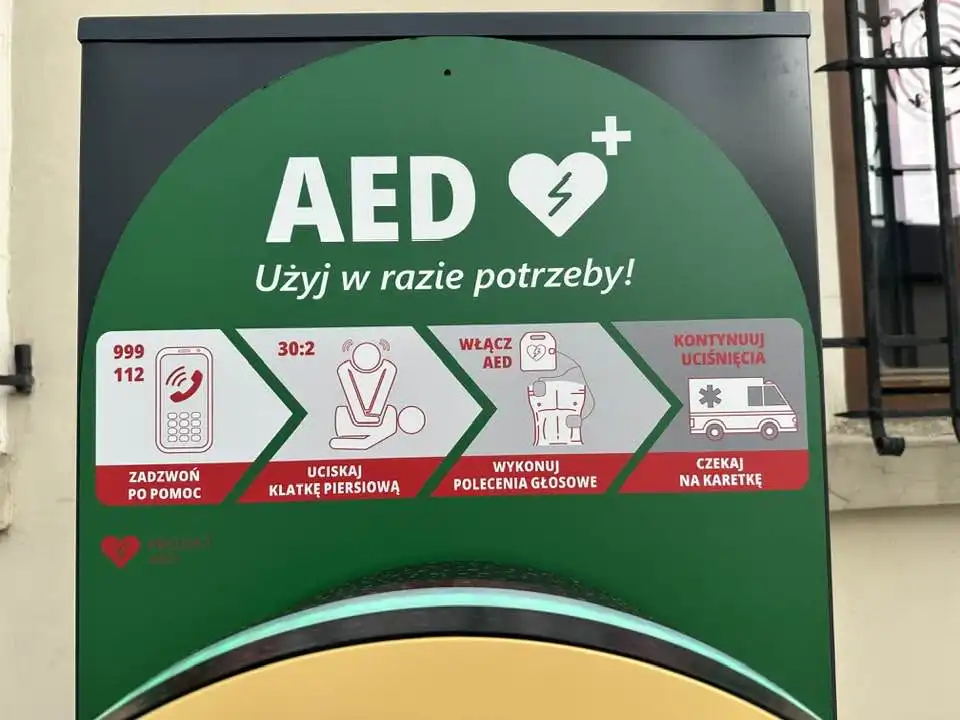 Szybka pomoc na wyciągnięcie ręki. Defibrylator przed Urzędem Miejskim w Starym Sączu