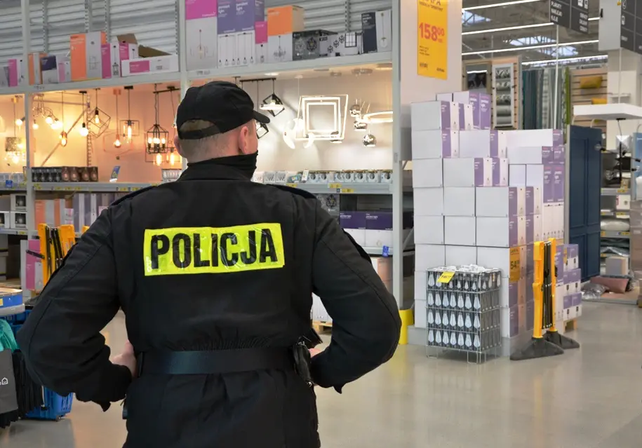 125 mandatów, 16 wniosków o ukaranie do sądu - sądeccy policjanci pilnują przestrzegania obostrzeń