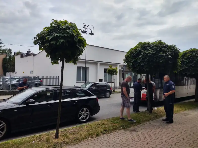 Nowy Sącz: na ul. Długosza osobówka zderzyła się z autobusem