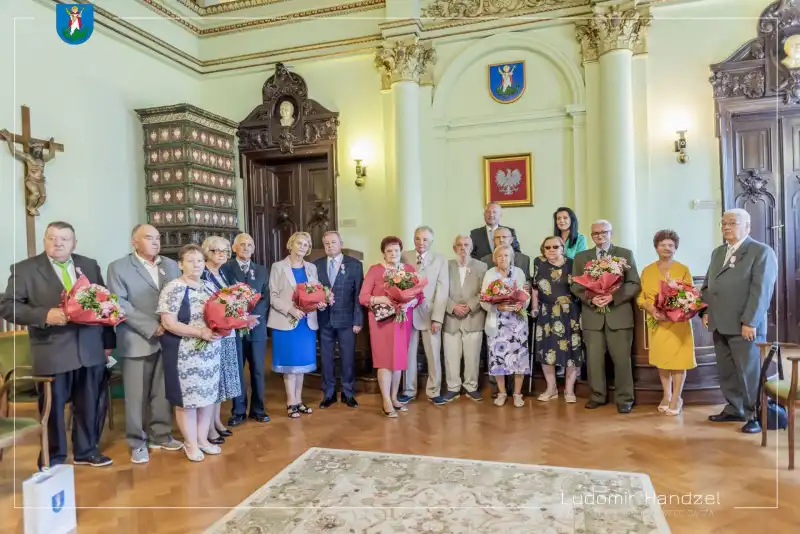 Nowy Sącz: Złote i Diamentowe gody w Ratuszu. 11 par świętowało jubileusze małżeńskie