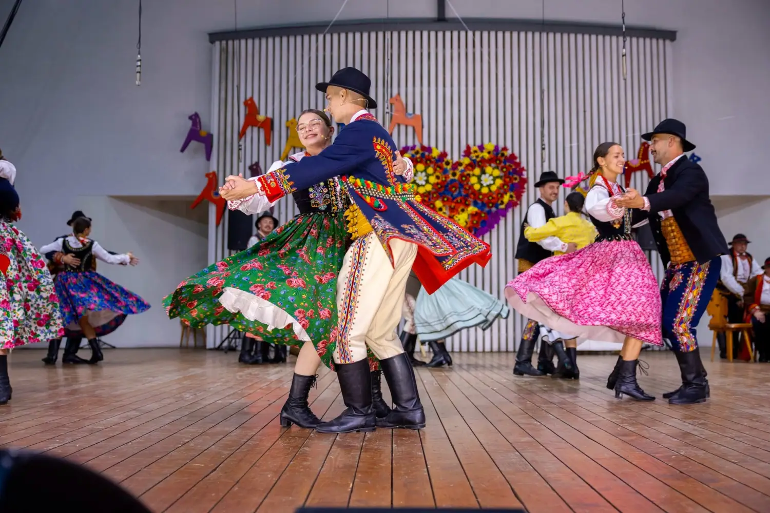 Folklor z Łososiny Dolnej zachwycił w Żywcu. „Jakubkowianie” i „Kubioki i Sosiady” z prestiżowymi wyróżnieniami