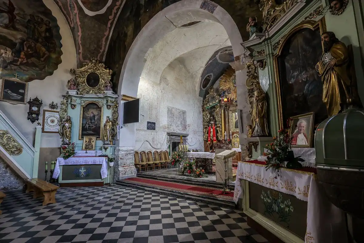 Parafia pw. Narodzenia Najświętszej Maryi Panny w Jazowsku z promesą na kontynuacje prac konserwatorskich