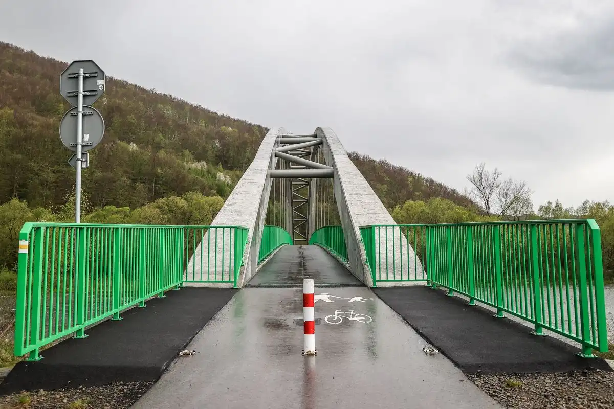 Trwa rozbudowa tras rowerowych na Sądecczyźnie. W lipcu zostaną oddane do użytku dwie kolejne kładki