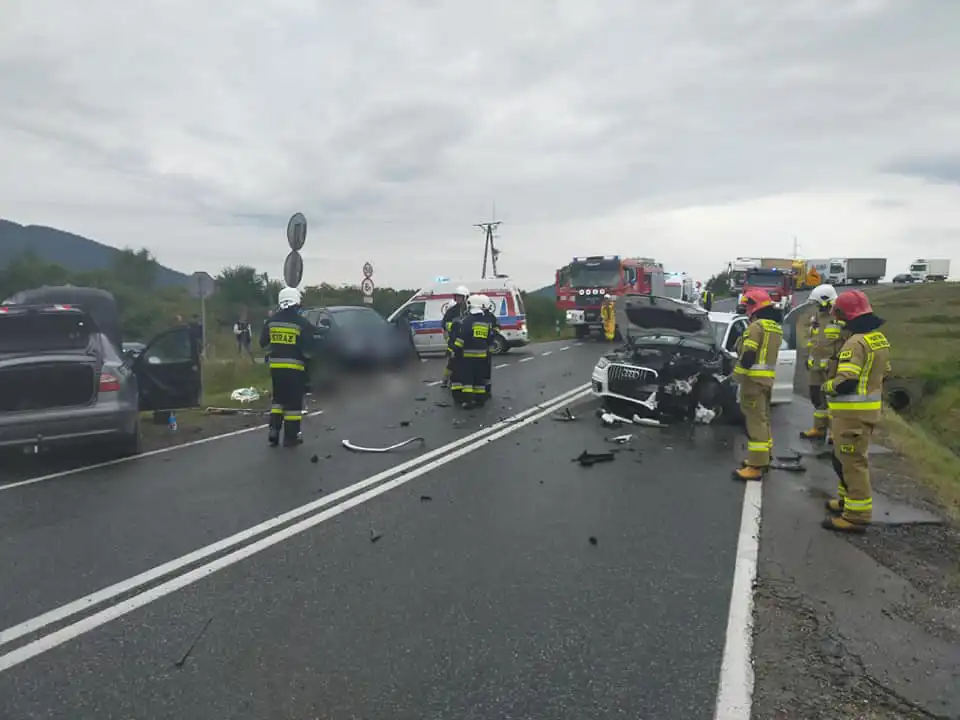 Wypadek w Podłopieniu. Dwie osoby poszkodowane