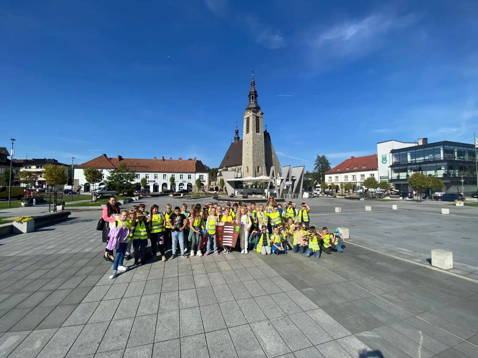 Limanowa na podium! Zespół Szkolno-Przedszkolny nr 4 zwycięzcą ogólnopolskiego konkursu „Odblaskowa Szkoła”