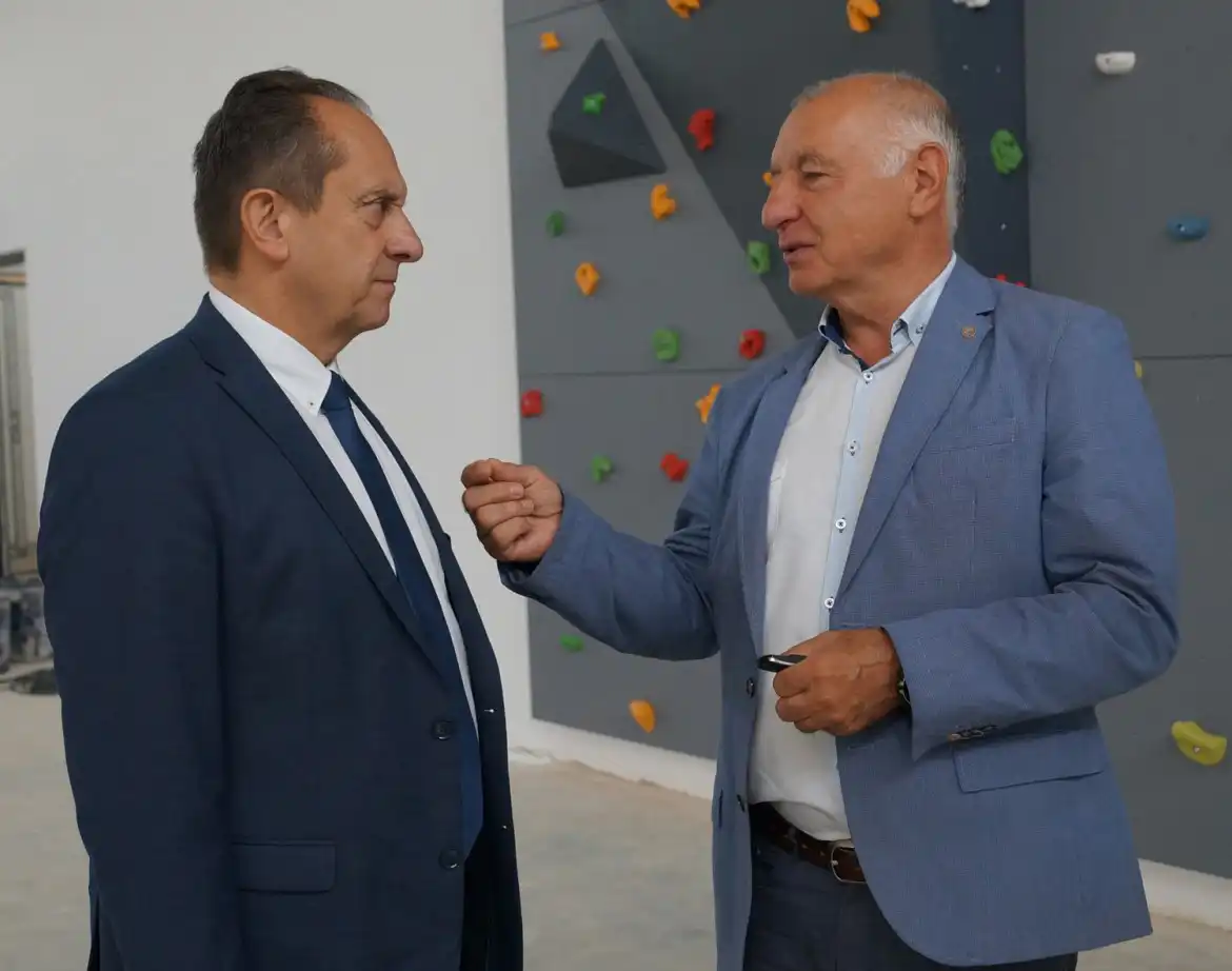 Trwa budowa Powiatowego Centrum Sportu w Marcinkowicach. Wiceminister Sportu i Turystyki - "Rozmach tej inwestycji jest imponujący"