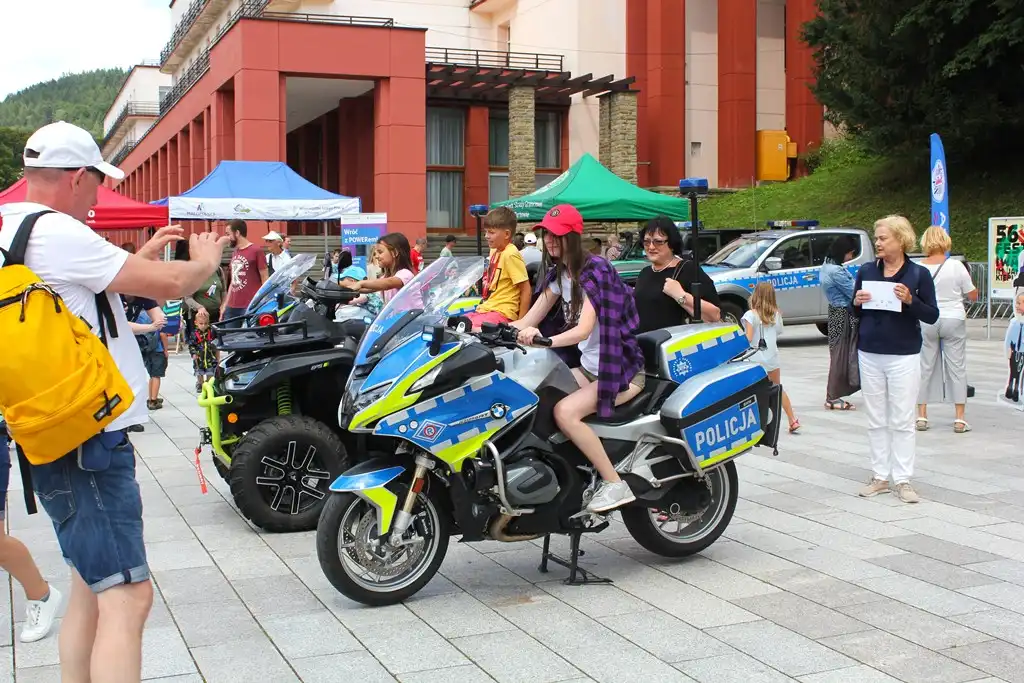Uroczysty apel z okazji 104. rocznicy powołania Policji Państwowej. Wydarzeniu towarzyszył piknik profilaktyczno-edukacyjny