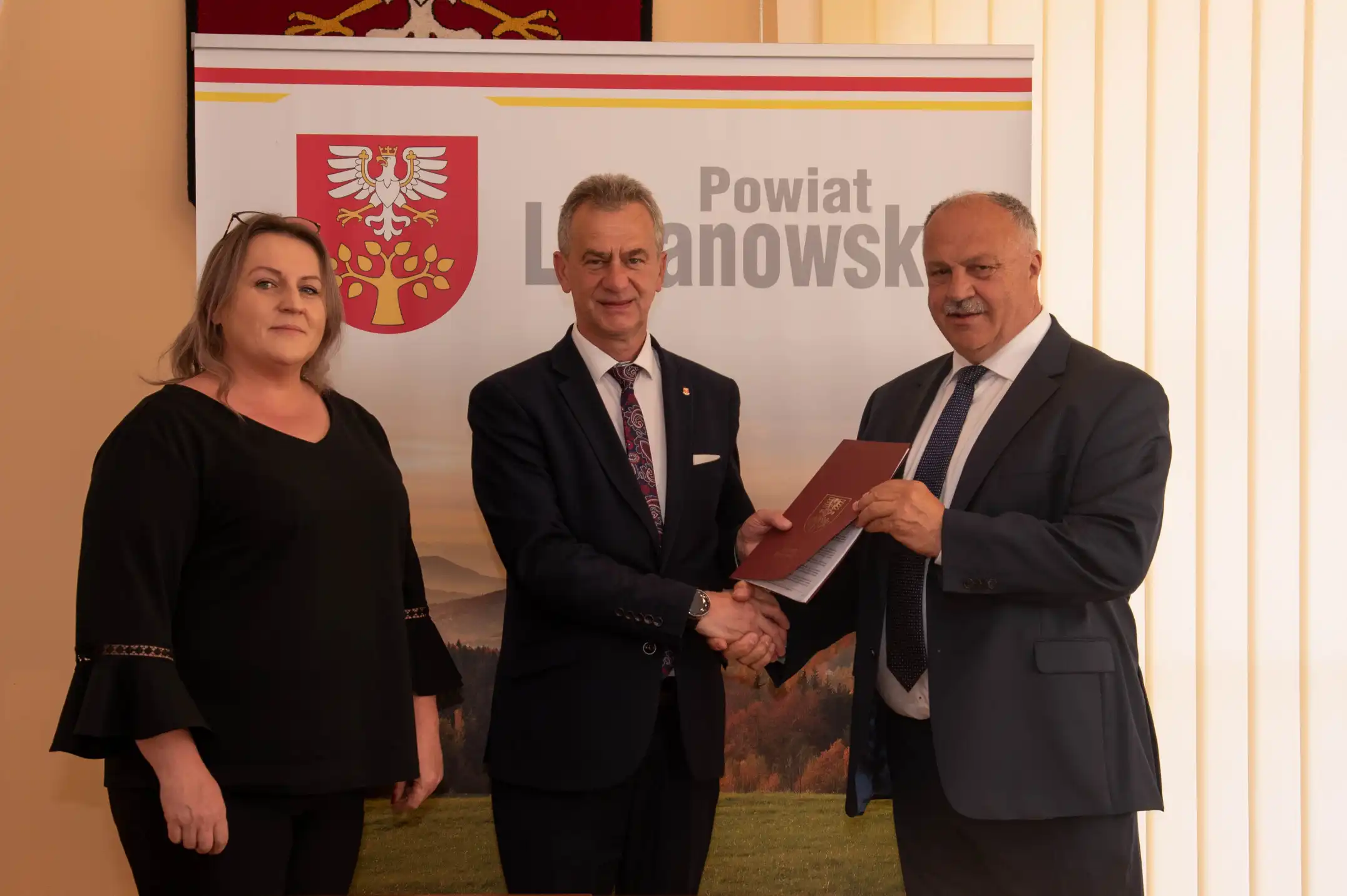 Podpisano umowę na rozbudowę siedziby limanowskiego starostwa