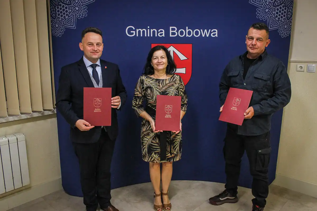 Nowe alejki, kanalizacja i mała architektura. Modernizacja cmentarza w Bobowej
