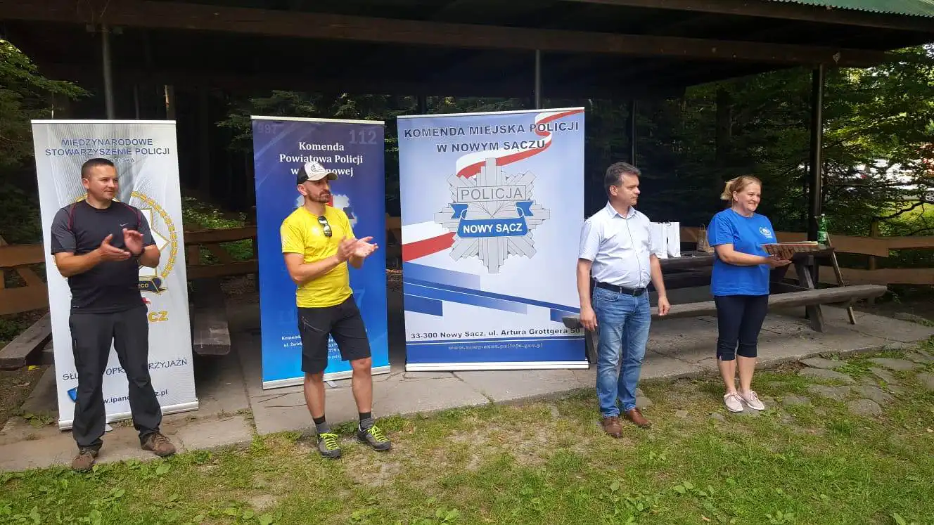 19 czerwca odbył się charytatywny pieszy rajd po Beskidzie Sądeckim. Uczestniczyli w nim Policjanci
