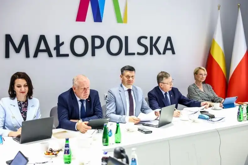 17 milionów złotych na zdrowie i transport w Małopolsce. Nowe inwestycje z unijnym wsparciem