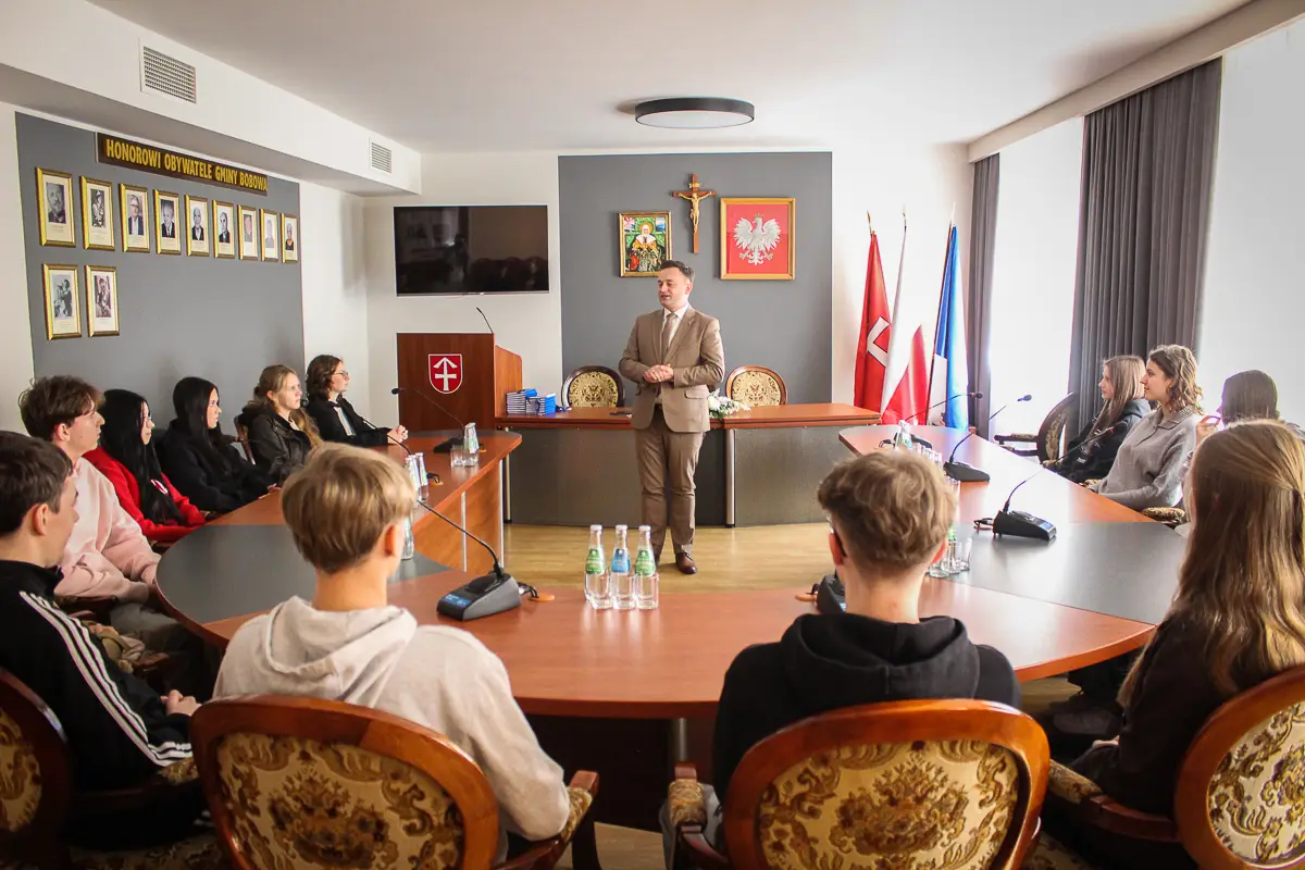 Urząd od środka. Uczniowie liceum z wizytą u burmistrza
