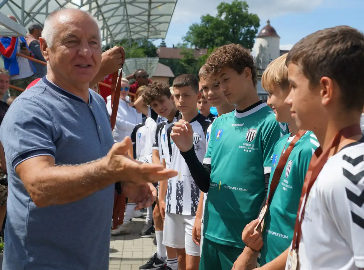Reprezentacja Słowacji z pucharem starosty nowosądeckiego