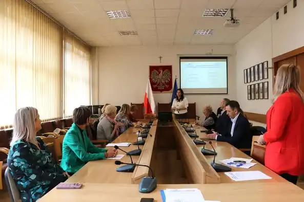Limanowa działa na rzecz seniorów. Rusza projekt „Samorząd Przyjazny Seniorom”