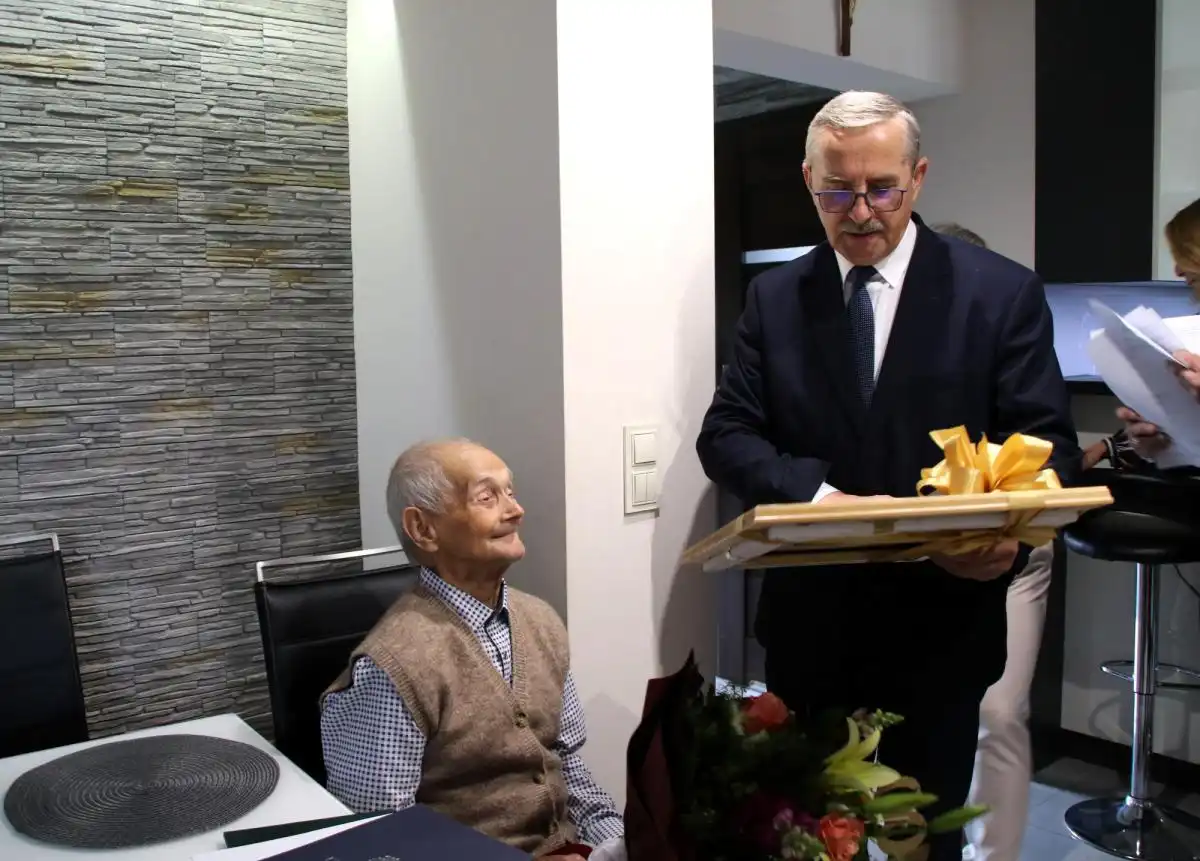 Pan Andrzej Ślazyk świętuje 100. urodziny. Wyjątkowy jubileusz w Gminie Słopnice