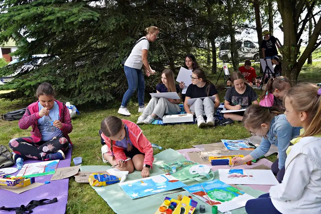 Malarska magia w Kwiatonowicach. Plener pełen pasji i koloru