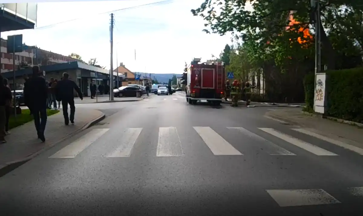 Pożar w jednym z domów w Nowym Sączu. Sądeccy wywiadowcy pierwsi ruszyli na ratunek