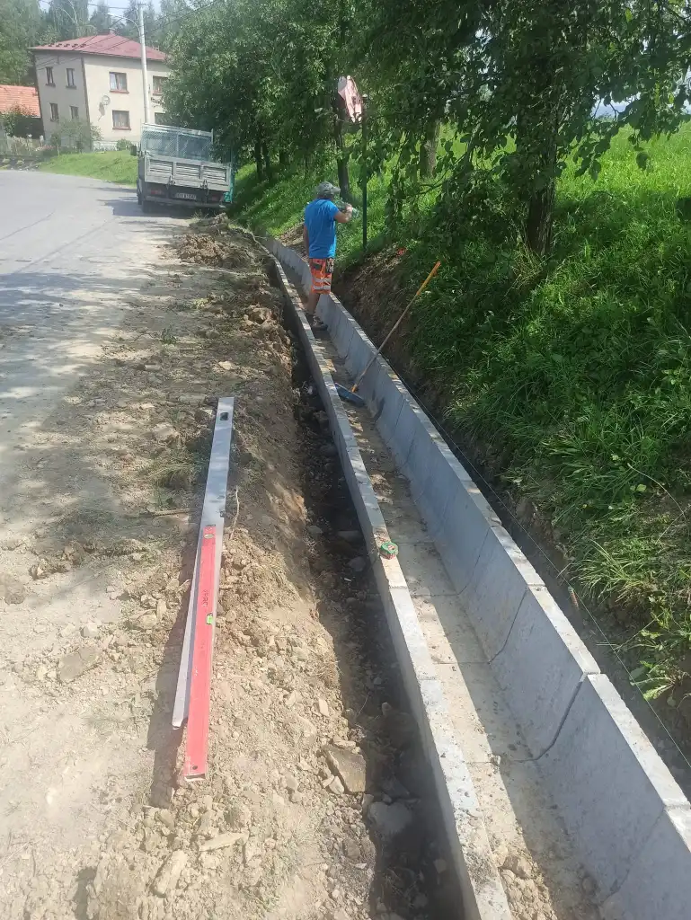 Bezpieczniej na osiedlu Poręba Mała. Rozpoczęły się prace przy budowie ronda
