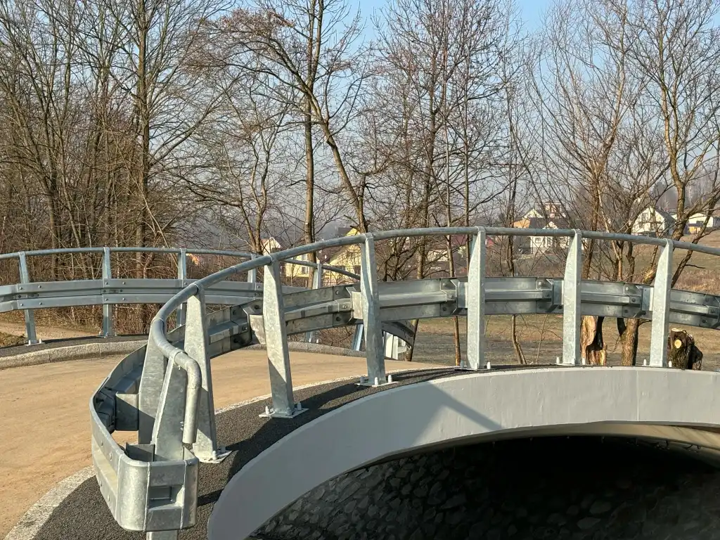 Nowy most na Potoku Biczyczanka w Chełmcu. Bezpieczniej i wygodniej