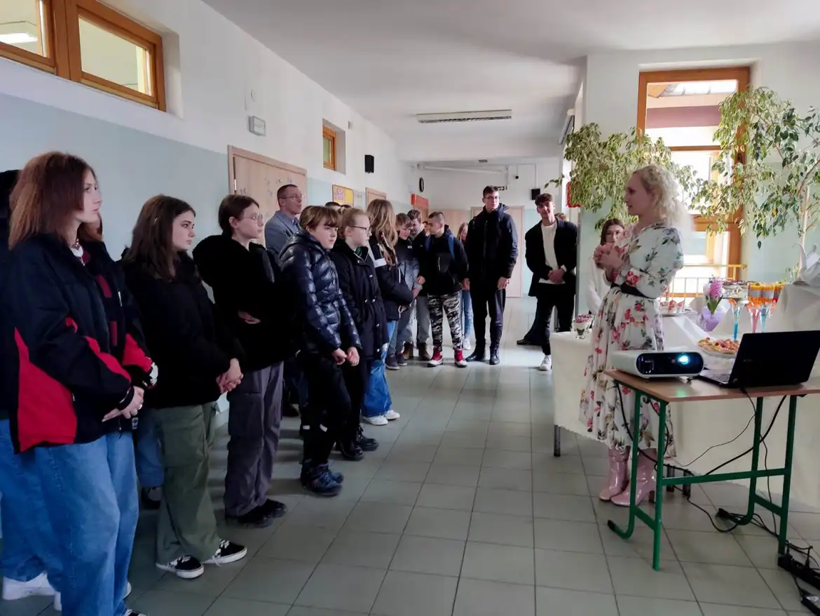 ZS w Łącku: świeżutkie rogaliki i warsztaty budowlane podczas Dnia otwartego