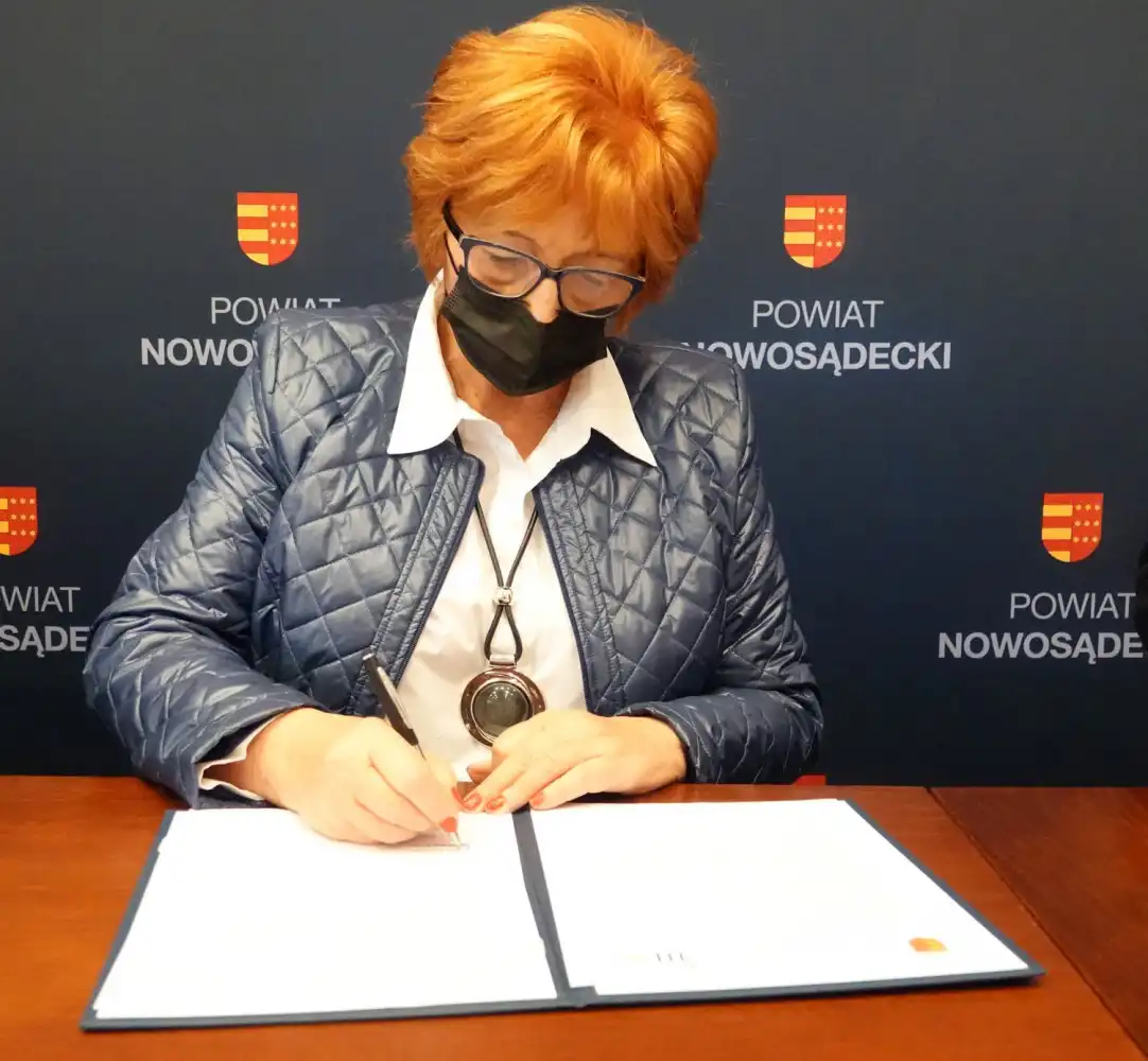 Razem dla dobra seniorów. Powiat Nowosądecki i Stowarzyszenie Sądecki Uniwersytet Trzeciego Wieku podpisały porozumienie