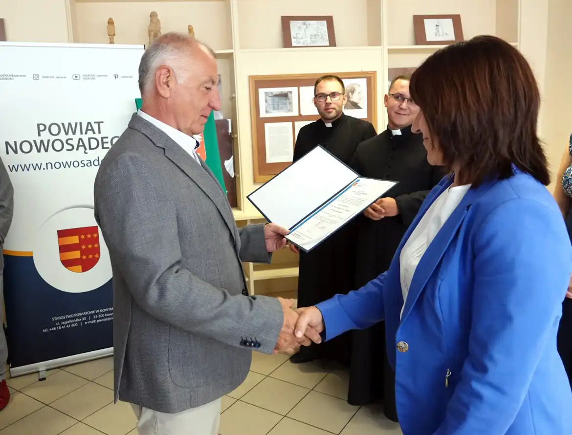 Starosta nowosądecki wręczył nominacje dla nauczycieli