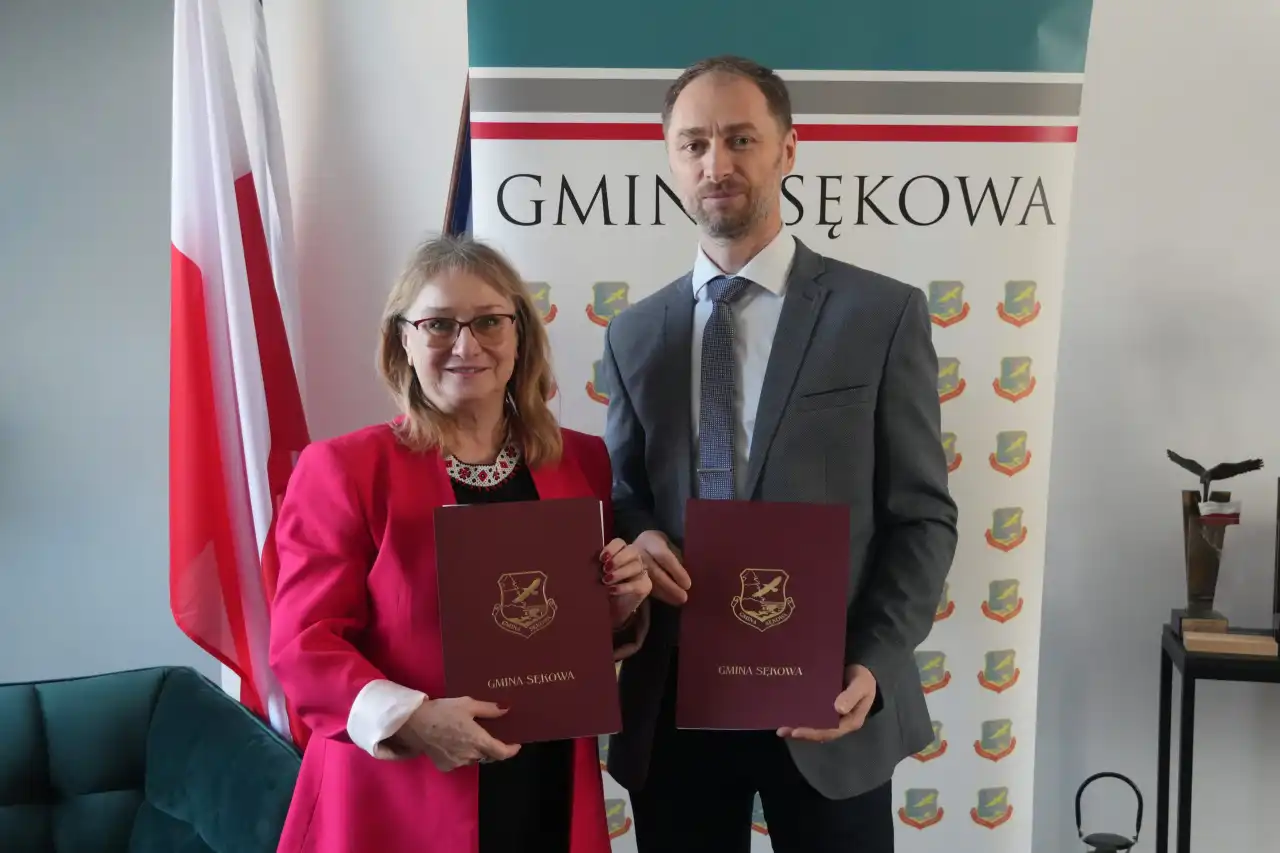 Wzmocnienie cyfrowe Gminy Sękowa. Nowe umowy na infrastrukturę i bezpieczeństwo