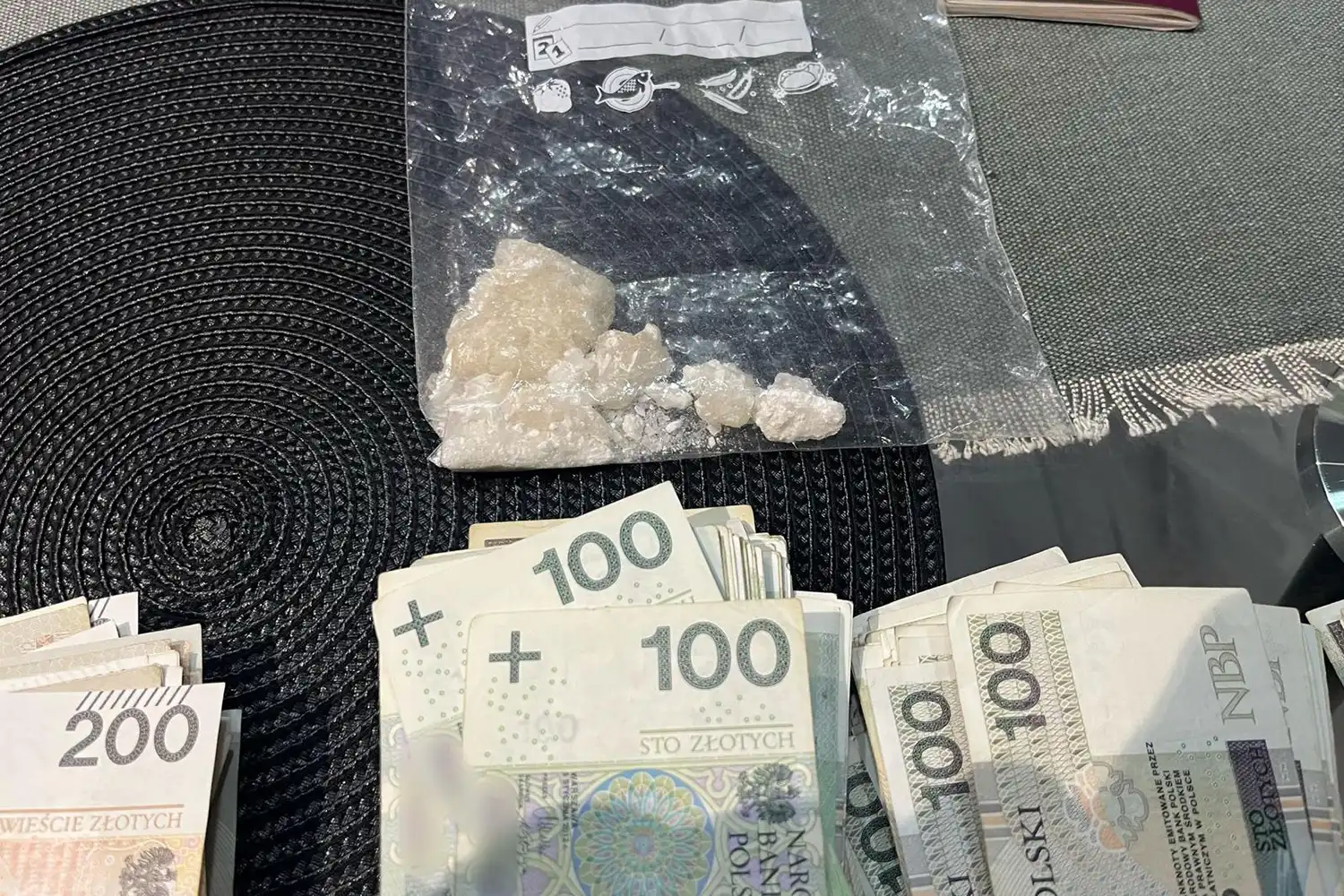 Kokaina, mefedron i miliony w gotówce. CBŚP i Straż Graniczna rozbiły narkotykowy gang!
