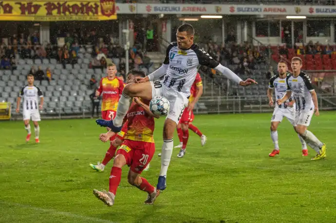 Sandecja pokonuje lidera rozgrywek Fortuna I ligi Koronę Kielce i awansuje na trzecią lokatę w tabeli