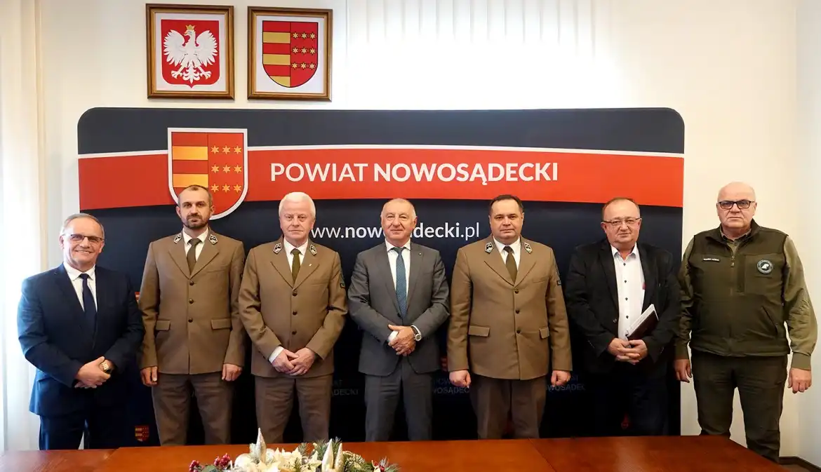 Leśnicy i samorządowcy podpisali porozumienia w sprawie nadzoru nad lasami