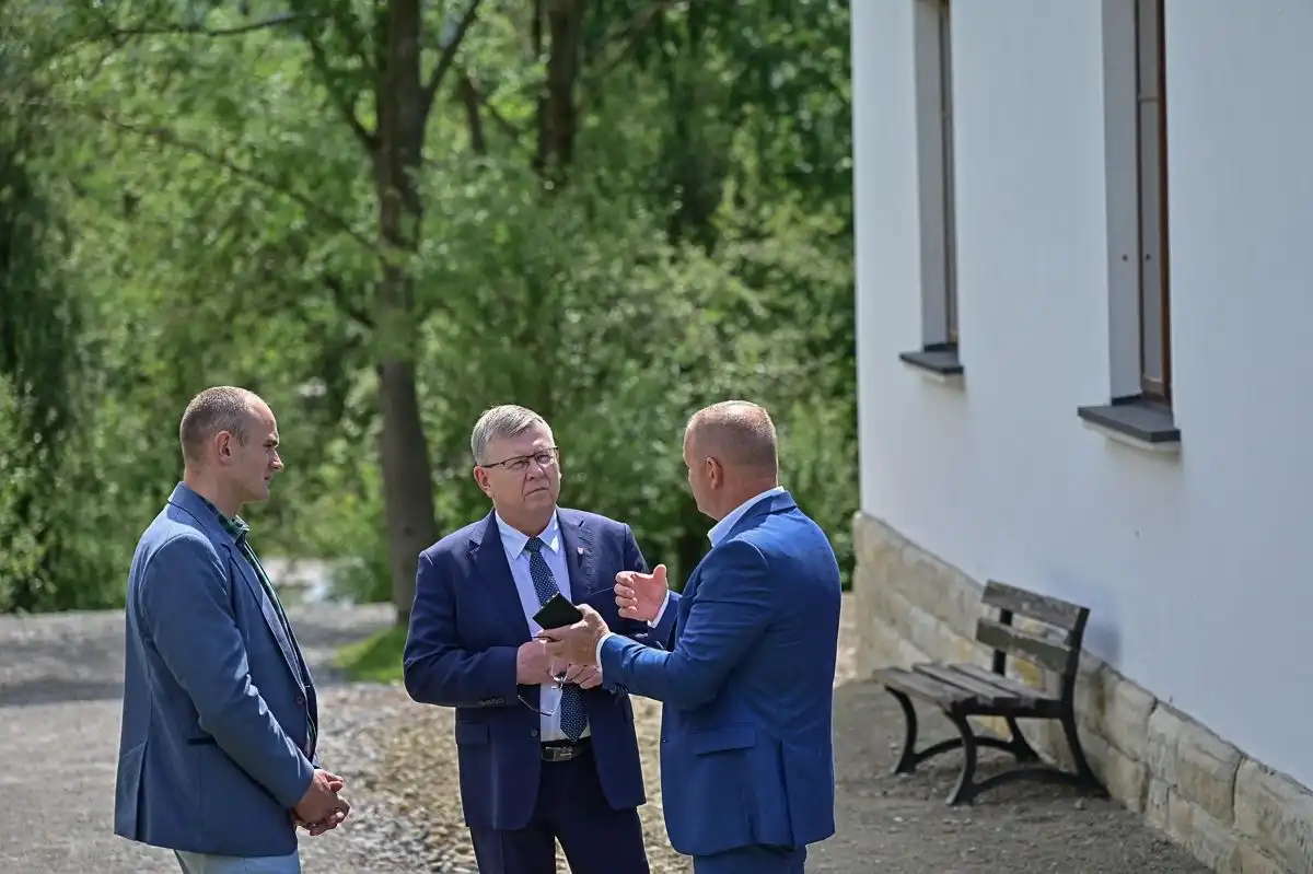 Marszałek Witold Kozłowski z wizytą w Nowym Sączu i Korzennej