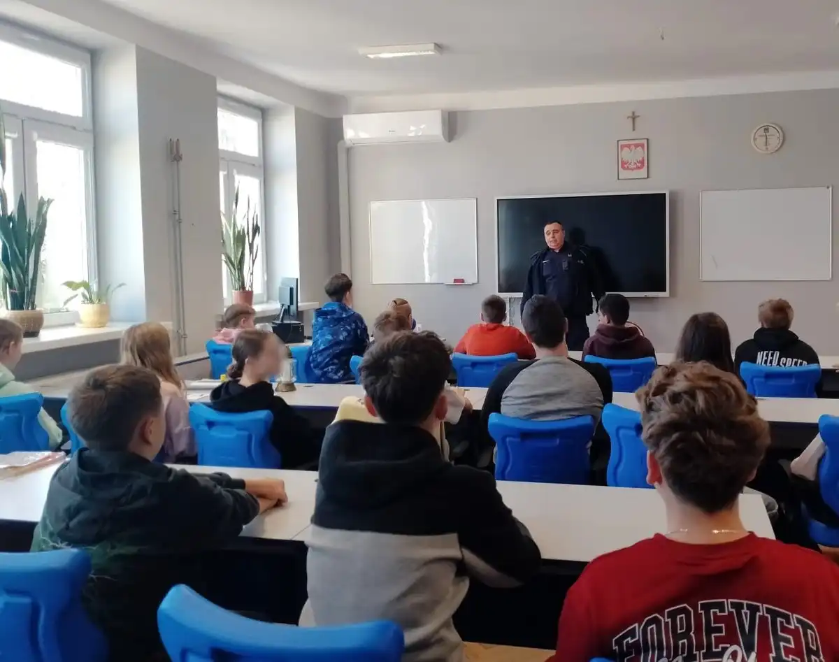 Bezpieczeństwo na pierwszym miejscu. Policjanci w Grybowie i Nowym Sączu edukują młodzież