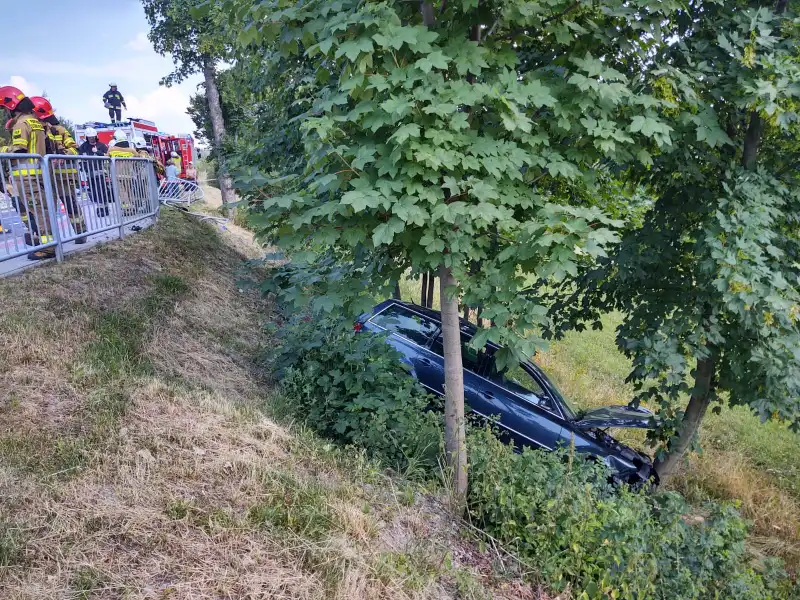 W Grybowie osobówka wypadła z drogi