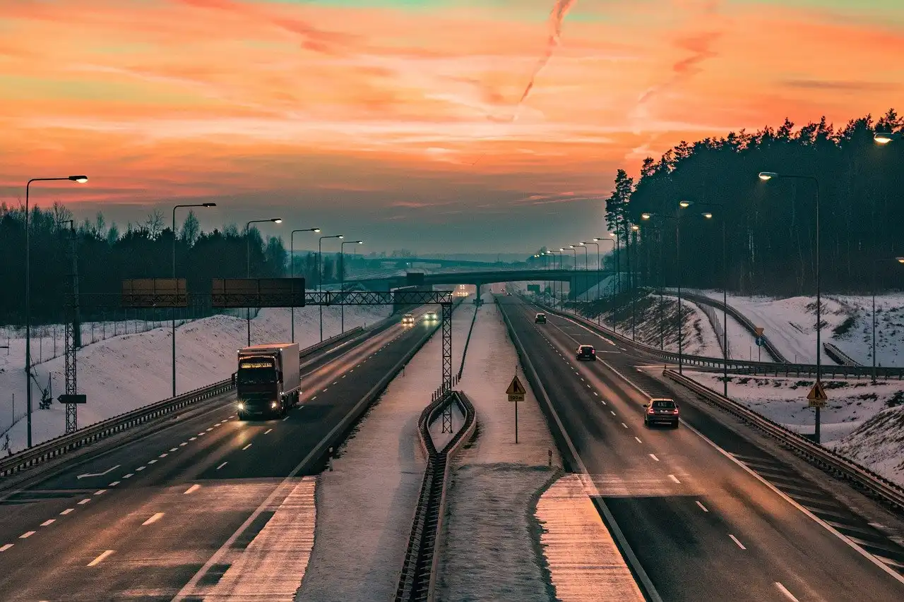 Oszuści obrali kierowców na cel, rozsyłają fałszywe SMS dotyczącymi płatności e-TOLL