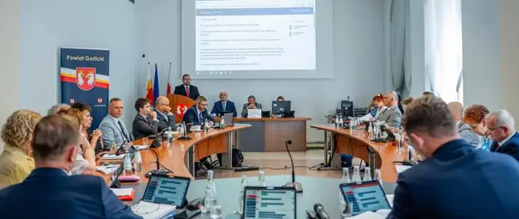 Wotum zaufania i absolutorium dla Zarządu Powiatu Gorlickiego. O wyniku przesądził jeden głos