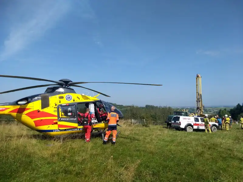 Wypadek przy wierceniu studni głębinowej w Grybowie. W akcji śmigłowiec LPR