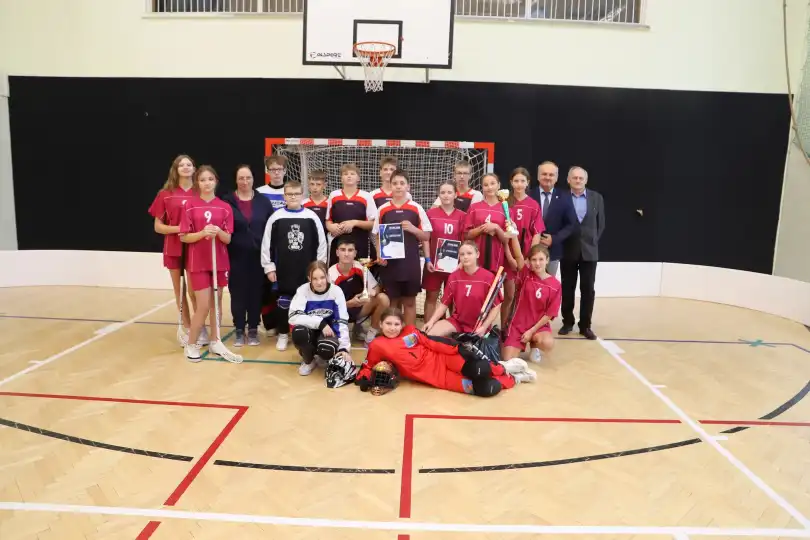 Podwójne zwycięstwo Szkoły Podstawowej nr 2 w Starej Wsi na mistrzostwach unihokeja