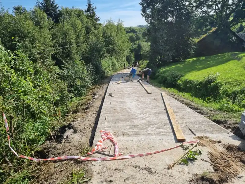W Gminie Korzenna przybywa betonowych dróg