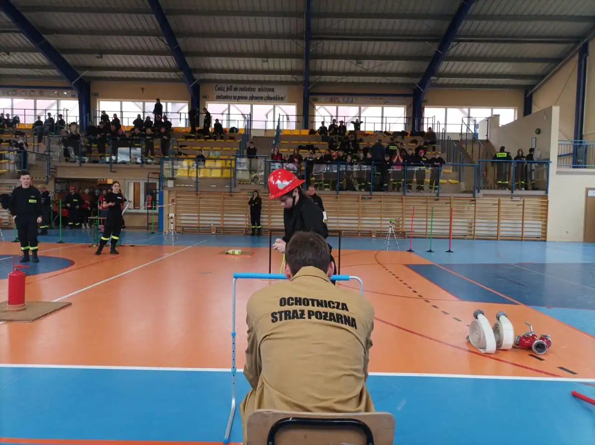 I Gminne Halowe Zawody MDP w Gródku nad Dunajcem. Zacięta rywalizacja i sportowa pasja
