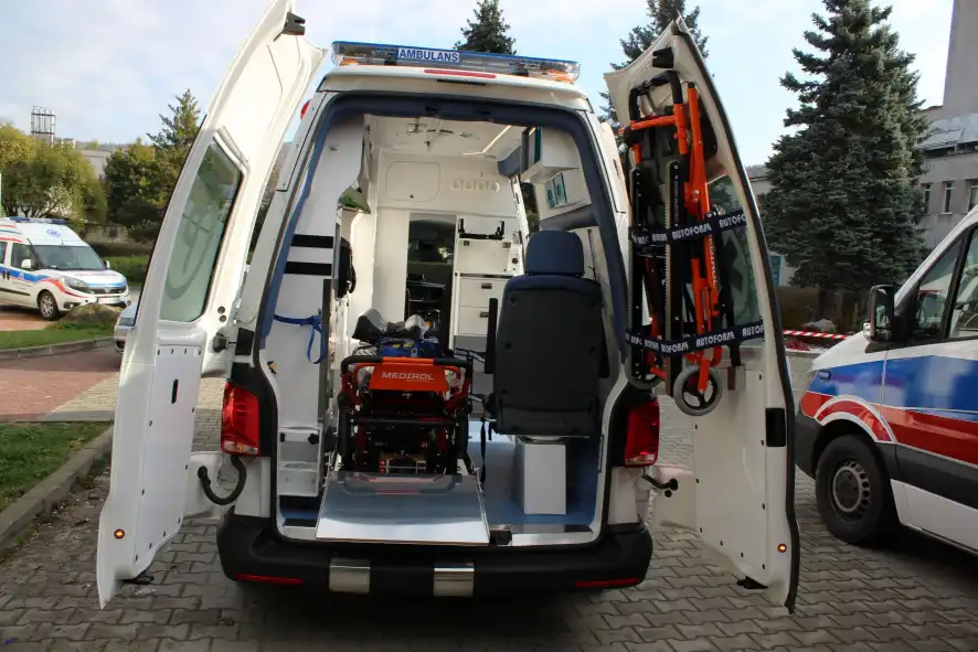 Szpital w Limanowej ma nowy ambulans