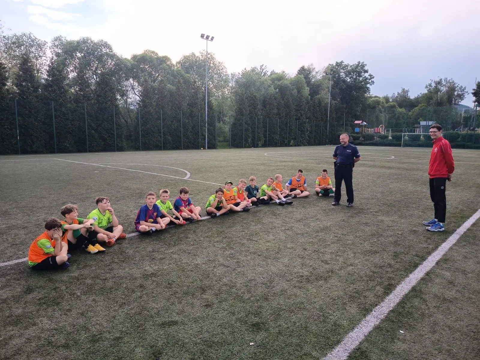 Młodzi sportowcy z Łukowicy poznali zasady bezpiecznego kibicowania