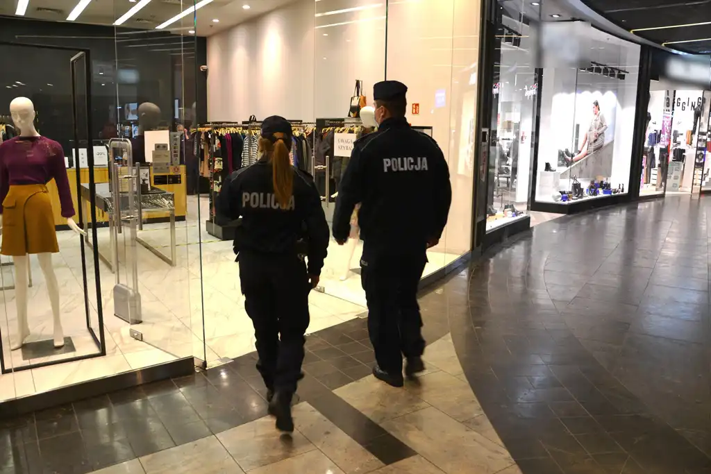 Od 15 maja zniesienie części obostrzeń. Policjanci nadal będą prowadzić wzmożone kontrole, tam gdzie one wciąż obowiązują